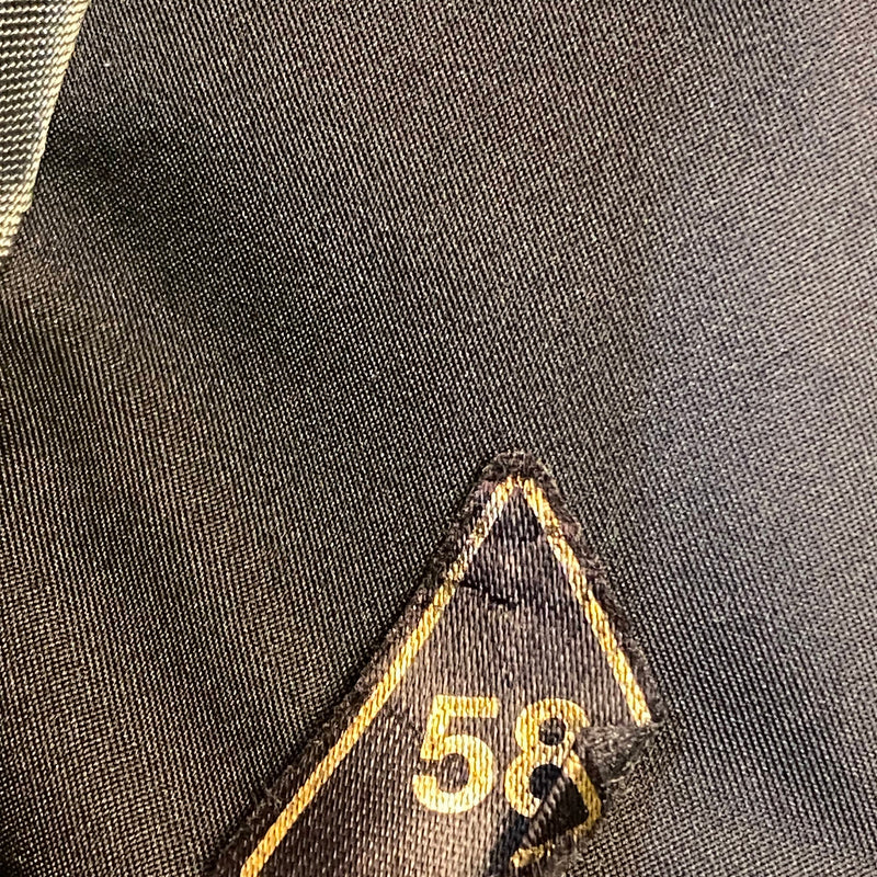 „Innenansicht eines grauen Vintage Herren Huts mit Größenetikett 58“