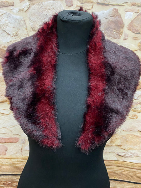 Vintage Kunstfell-Stola bordeaux schwarz, Einheitsgröße, frontal auf Büste