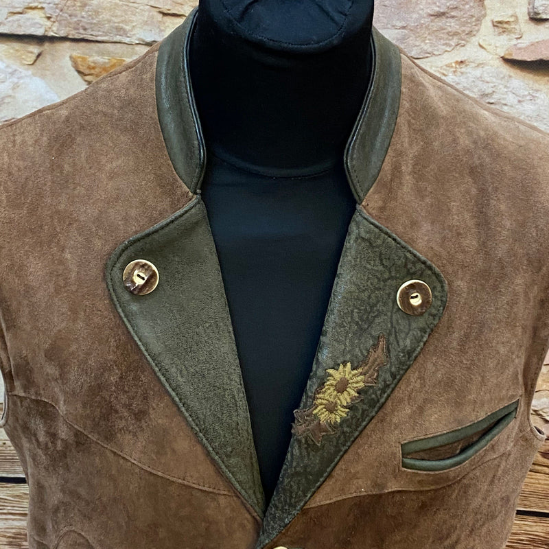 „Detailansicht Vintage Lederweste Herren braun echte Leder Trachtenweste schlicht und hochwertig verarbeitet“
