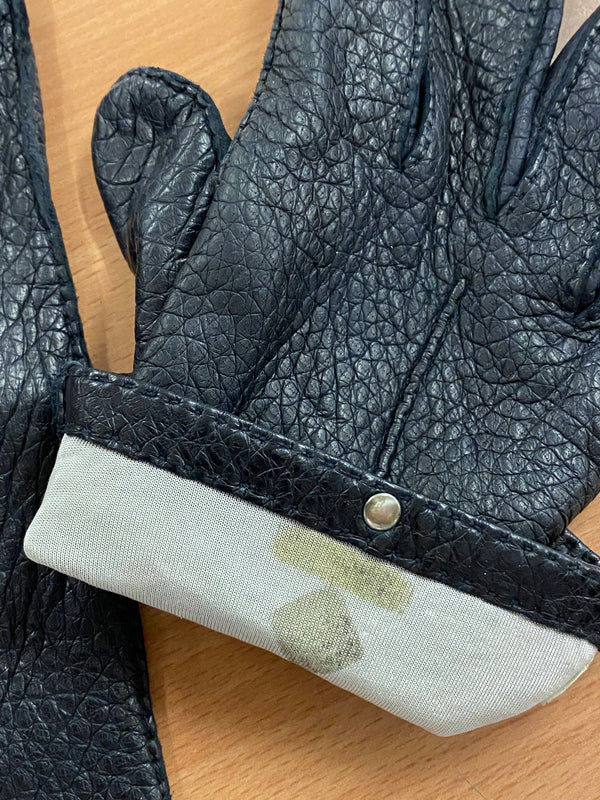 Innenansicht der Lederhandschuhe mit hellem Futter