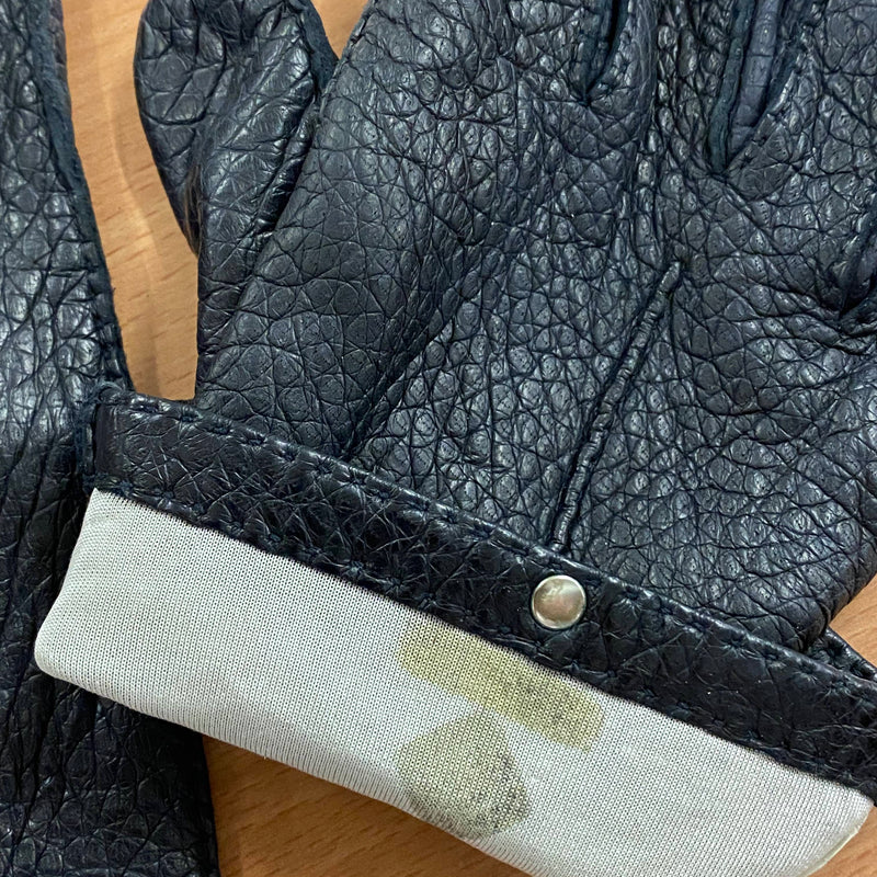 Innenansicht der Lederhandschuhe mit hellem Futter