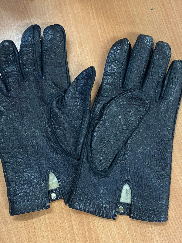 Schwarze Vintage-Handschuhe mit kurzer Stulpe von oben