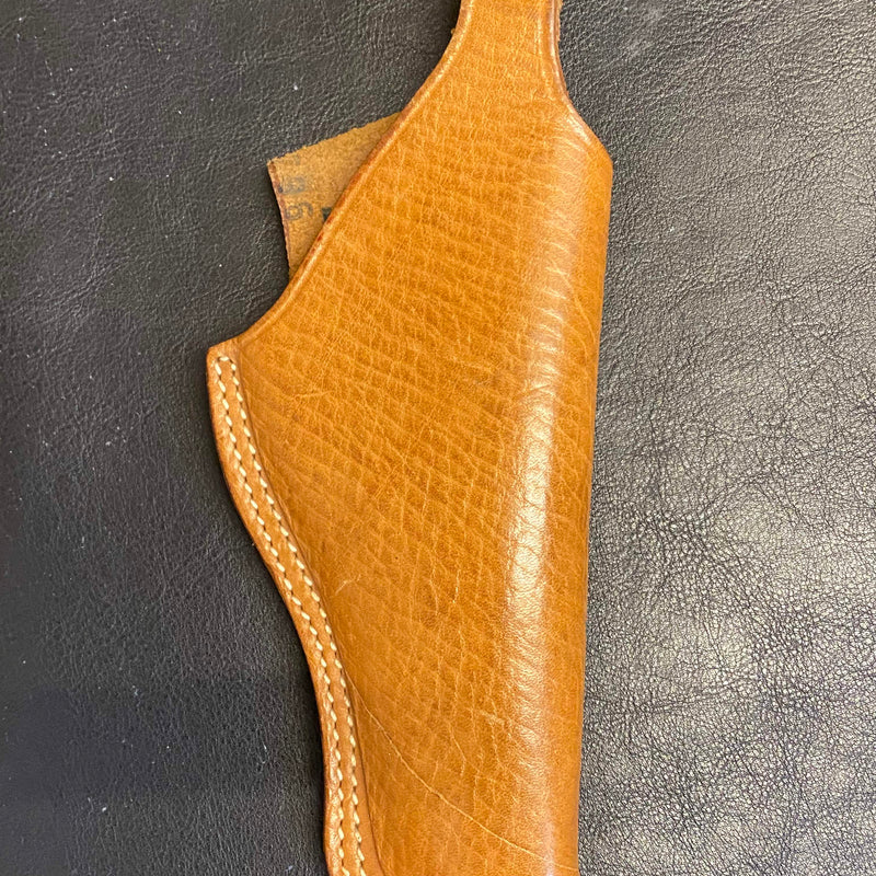 „Vintage Lederholster in Braun aus den 1970er Jahren im Western Stil mit sichtbaren Ziernähten“