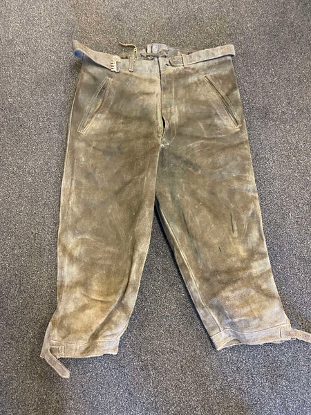 „Vintage Lederhose Herren Kniebund grau Größe 46 mit Gürtel Frontansicht“