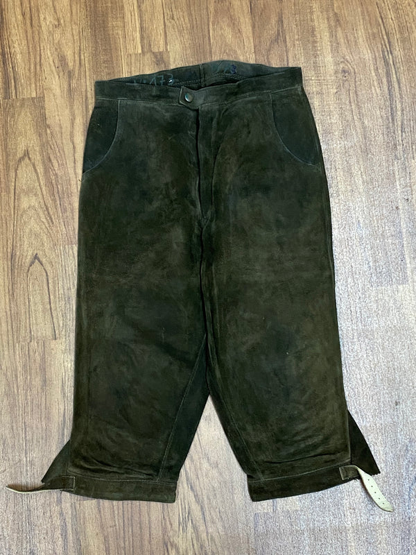 „Vintage Lederhose Herren Kniebund grün Echtleder Frontansicht“
