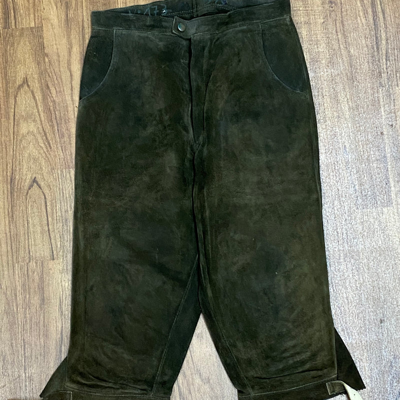 „Vintage Lederhose Herren Kniebund grün Echtleder Frontansicht“