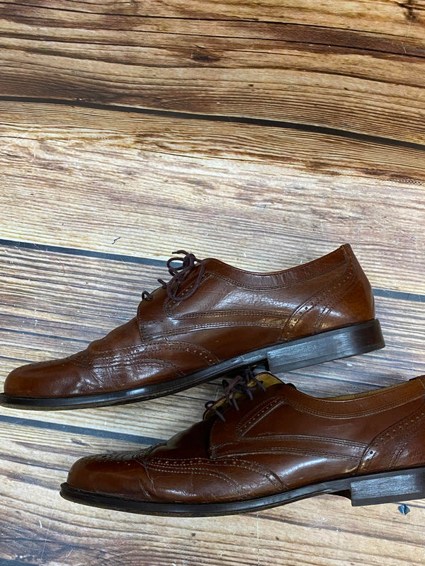 Seitliche Ansicht brauner Vintage Herren-Lederschuhe von Bentley