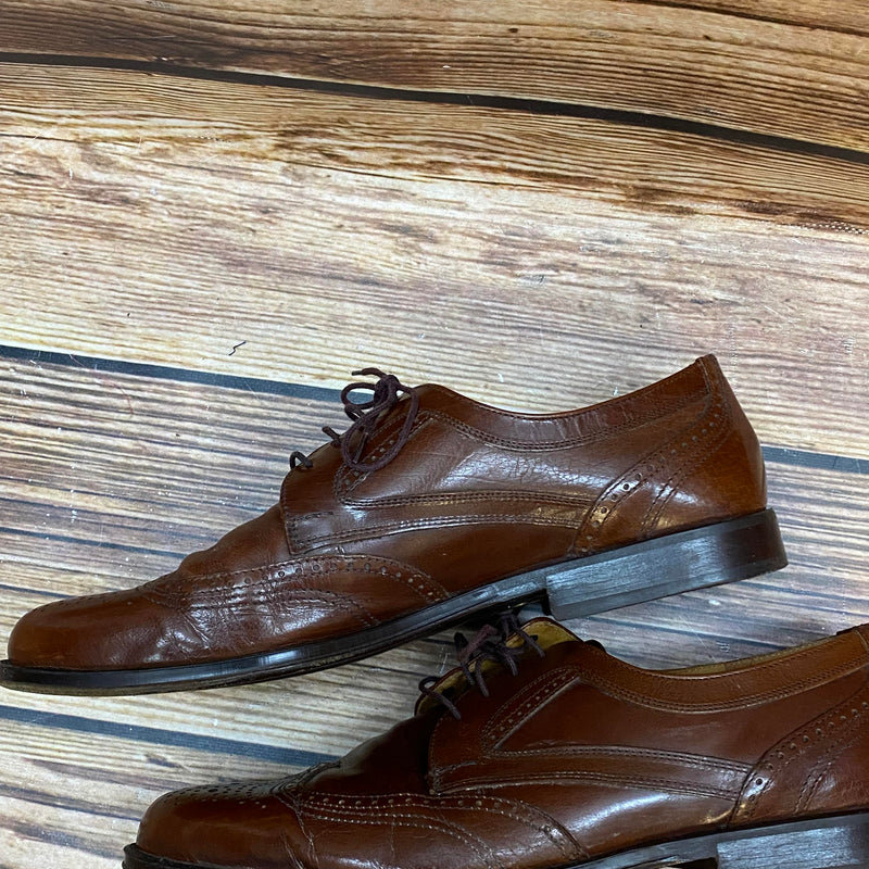 Seitliche Ansicht brauner Vintage Herren-Lederschuhe von Bentley