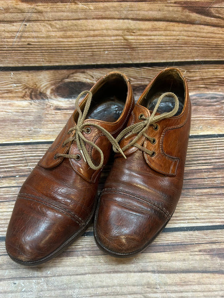 Cognacfarbene Herren-Vintage-Lederschuhe Größe 7 ½, 40er/50er-Jahre, Cap-Toe-Design mit Lederlaufsohle und Schnürung.