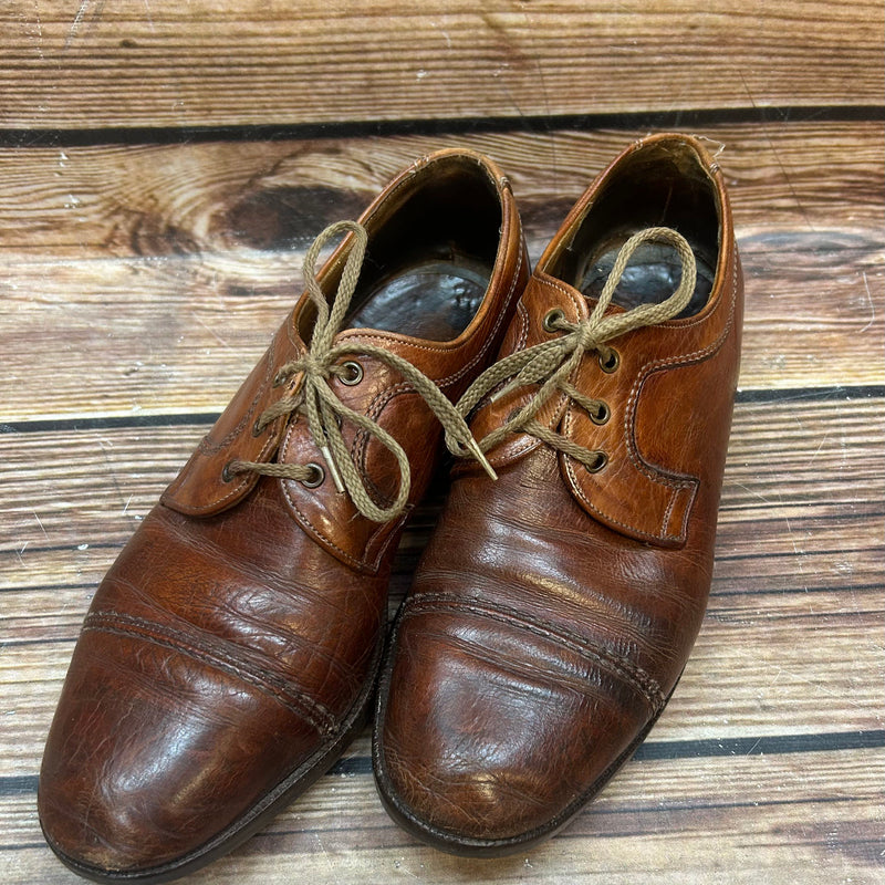 Cognacfarbene Herren-Vintage-Lederschuhe Größe 7 ½, 40er/50er-Jahre, Cap-Toe-Design mit Lederlaufsohle und Schnürung.