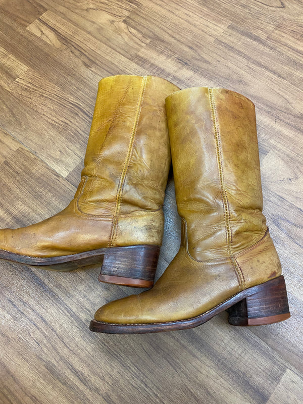 Braune Vintage Herren Lederstiefel Größe 43 mit hohem Schaft, Blockabsatz und authentischer Patina