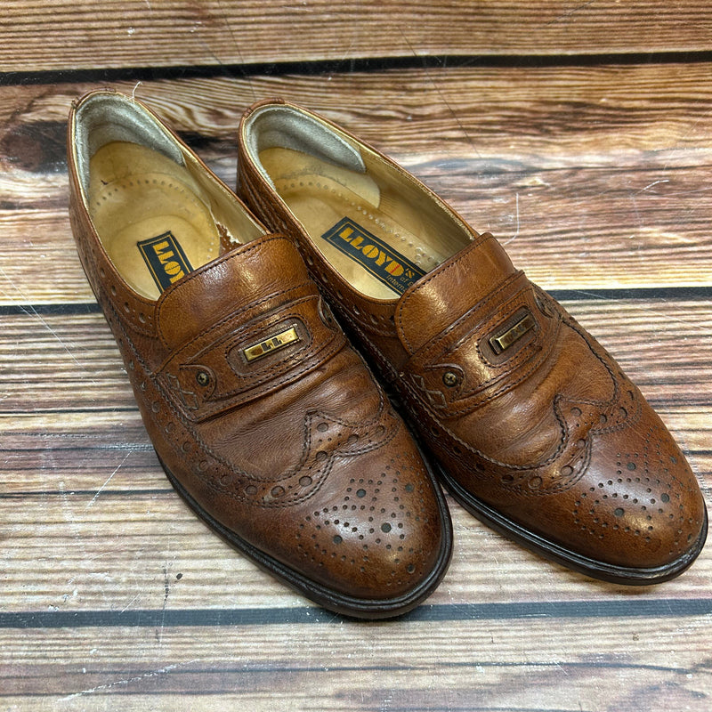 Vintage Lloyd of Europe Herrenschuhe Größe 40 in cognacbraunem Leder mit Brogue-Loafer-Design und „LL“-Metalldetail. Sehr guter Zustand.