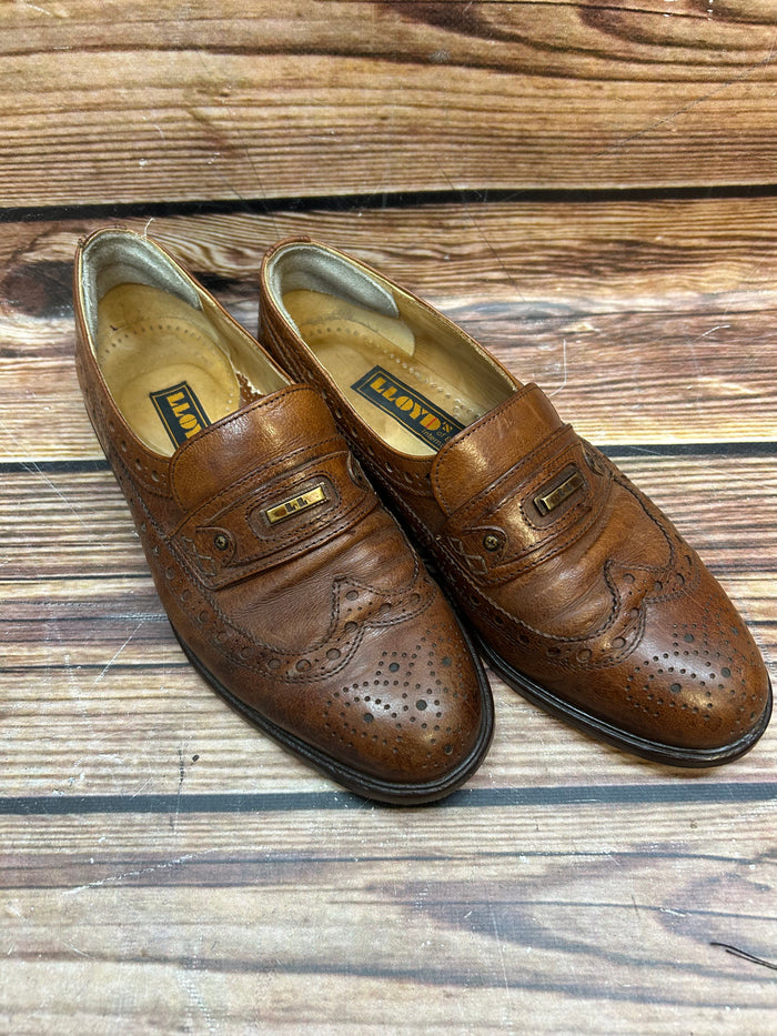 Vintage Lloyd of Europe Herrenschuhe Größe 40 in cognacbraunem Leder mit Brogue-Loafer-Design und „LL“-Metalldetail. Sehr guter Zustand.