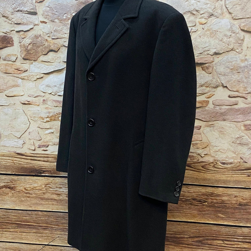 „Vintage Herren Wollmantel Größe 48 in Schwarz seitliche Ansicht“