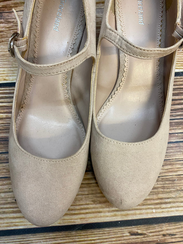 „Elegante beige Vintage Pumps Damen mit Absatz und Spangenriemen“