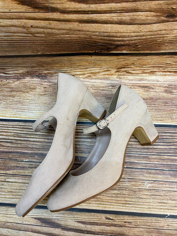 „Detailansicht Vintage Damenschuhe beige Mary Jane Stil Größe 38“