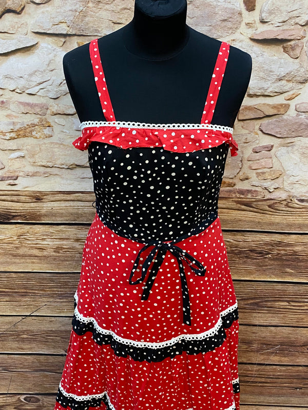 „Detail Vintage Maxikleid Polka Dots mit Rüschen und Taillenband“