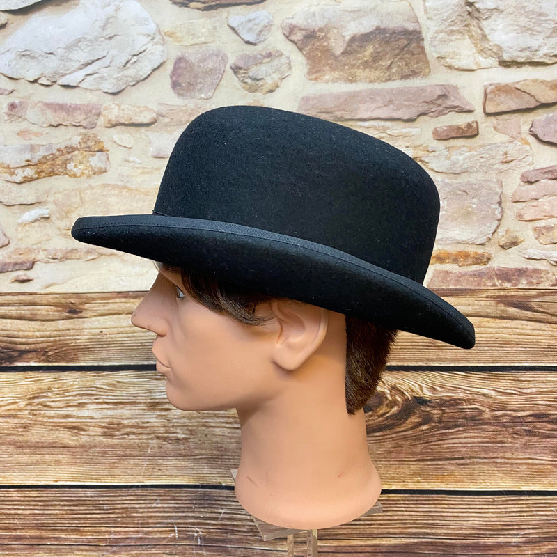 Echter Bowler Hat mit schwarzem Hutband und fester Form