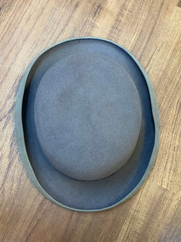 Vintage Melone grau mit gebogener Krempe und klassischer Hutform