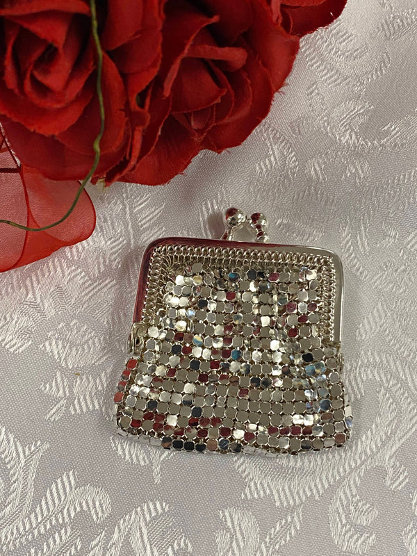 „Silberne Vintage Metall-Mesh Abendbörse mit Kugelverschluss inspiriert von den 1920er Jahren“