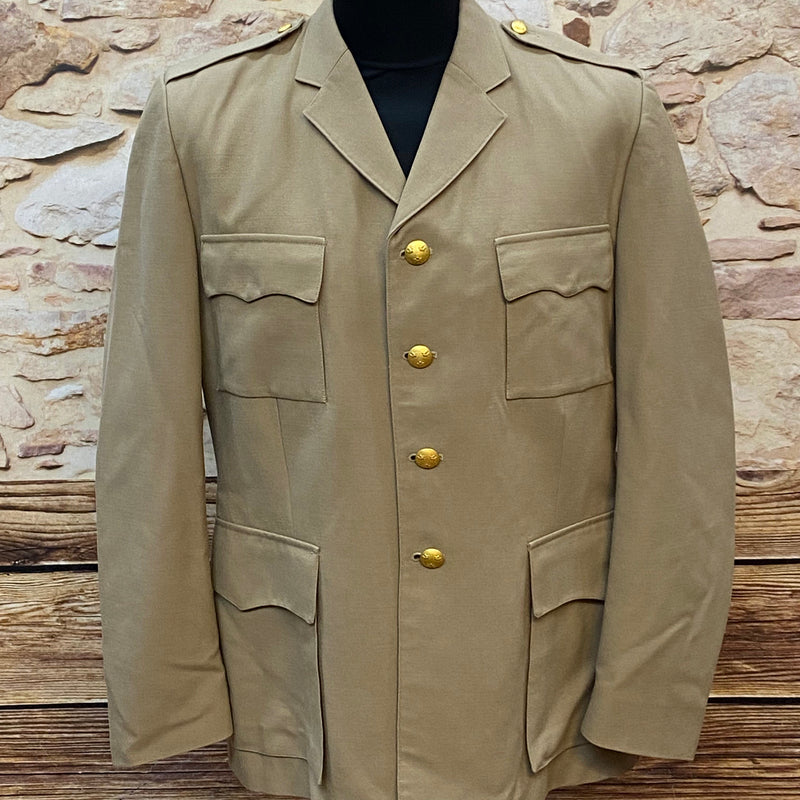 Vintage Militärjacke Khaki mit goldfarbenen Knöpfen – Vorderansicht