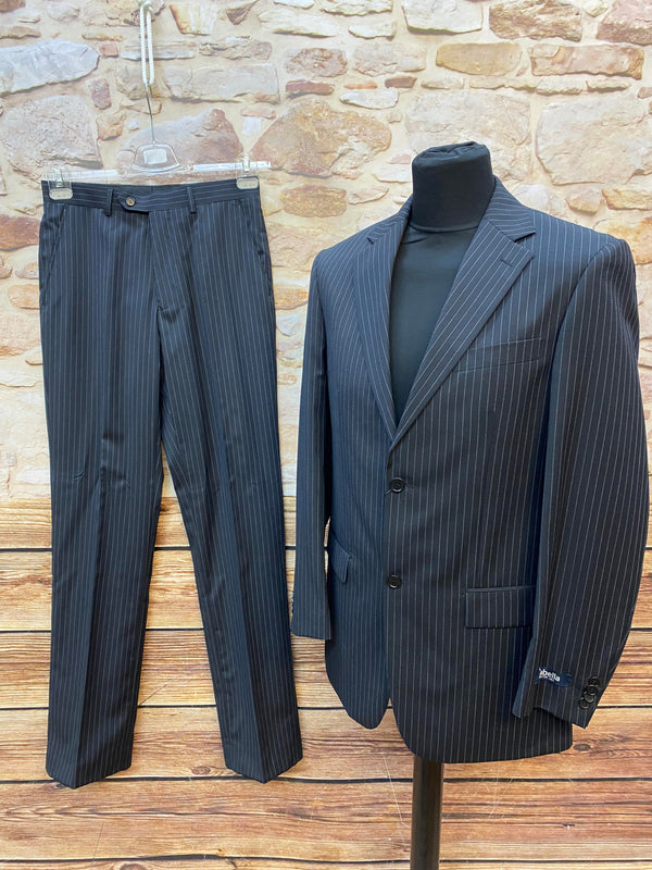 „Vintage Nadelstreifenanzug dunkelblau Größe 90 aus Schurwolle im 20er-Jahre Stil“