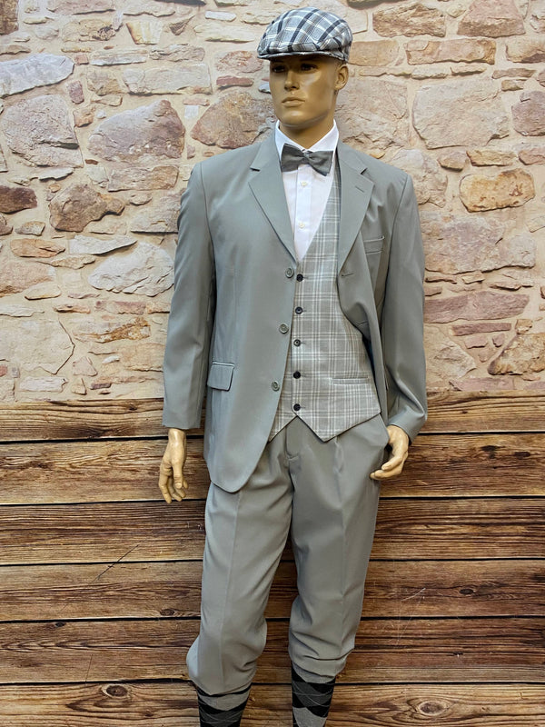 „Komplettes 20er-Jahre Herren Outfit in Grau, Gr. 50, mit Schiebermütze, Weste und Knickerbocker“