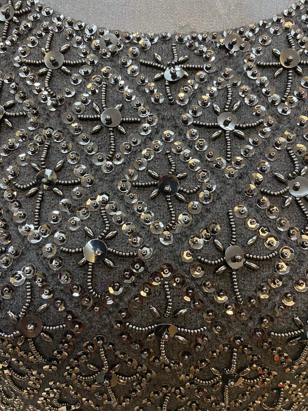 „Elegantes Vintage Abendtop schwarz mit aufwendiger Perlenstickerei Detailaufnahme“