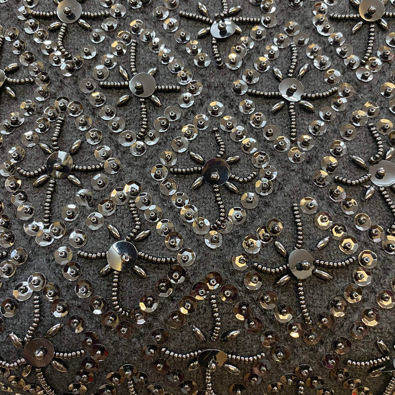 „Elegantes Vintage Abendtop schwarz mit aufwendiger Perlenstickerei Detailaufnahme“