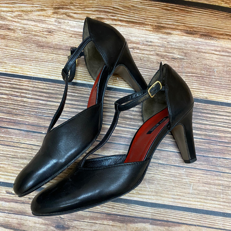 „Detail schwarze Leder Pumps T-Steg Paul Green München Vintage Schuhe“