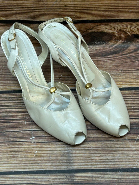 Champagnerfarbene Vintage Peep-Toe Slingbacks aus Echtleder von Peter Kaiser, Größe 39, goldene Zierkugel.