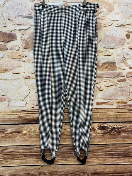 „1980er Vintage Pepitahose Damen Größe 42 mit Fußsteg in Schwarz Weiß Vorderansicht“