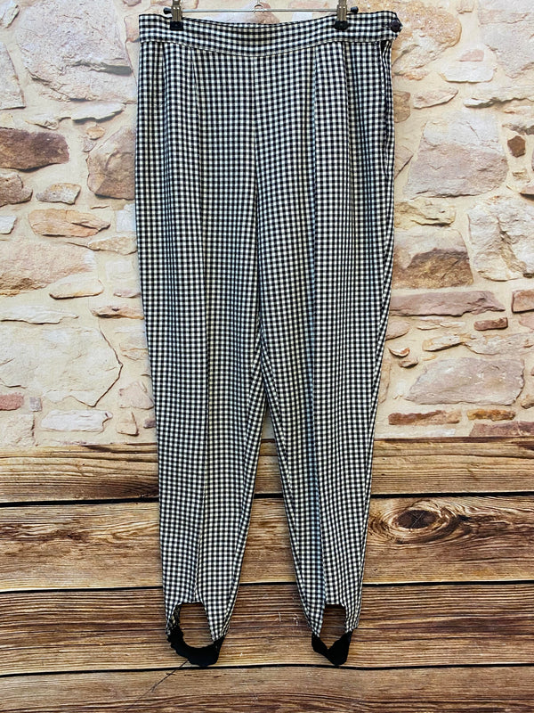 „1980er Vintage Pepitahose Damen Größe 42 mit Fußsteg in Schwarz Weiß Vorderansicht“