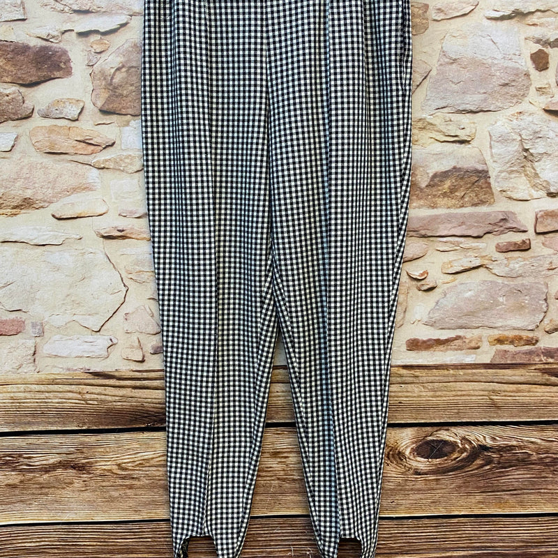 „1980er Vintage Pepitahose Damen Größe 42 mit Fußsteg in Schwarz Weiß Vorderansicht“