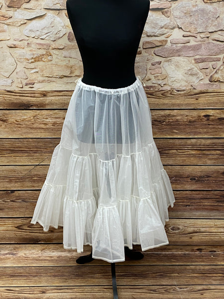 Weißer steifer Vintage-Petticoat Gr. S, 75 cm lang, aus einlagigem Tüll mit weichem Gummibund für 50er-Jahre-Röcke.