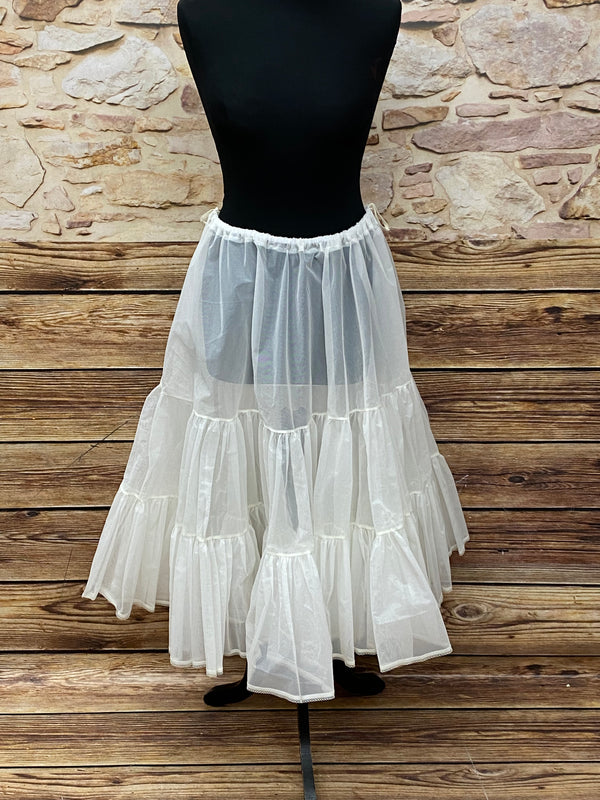 Weißer steifer Vintage-Petticoat Gr. S, 75 cm lang, aus einlagigem Tüll mit weichem Gummibund für 50er-Jahre-Röcke.