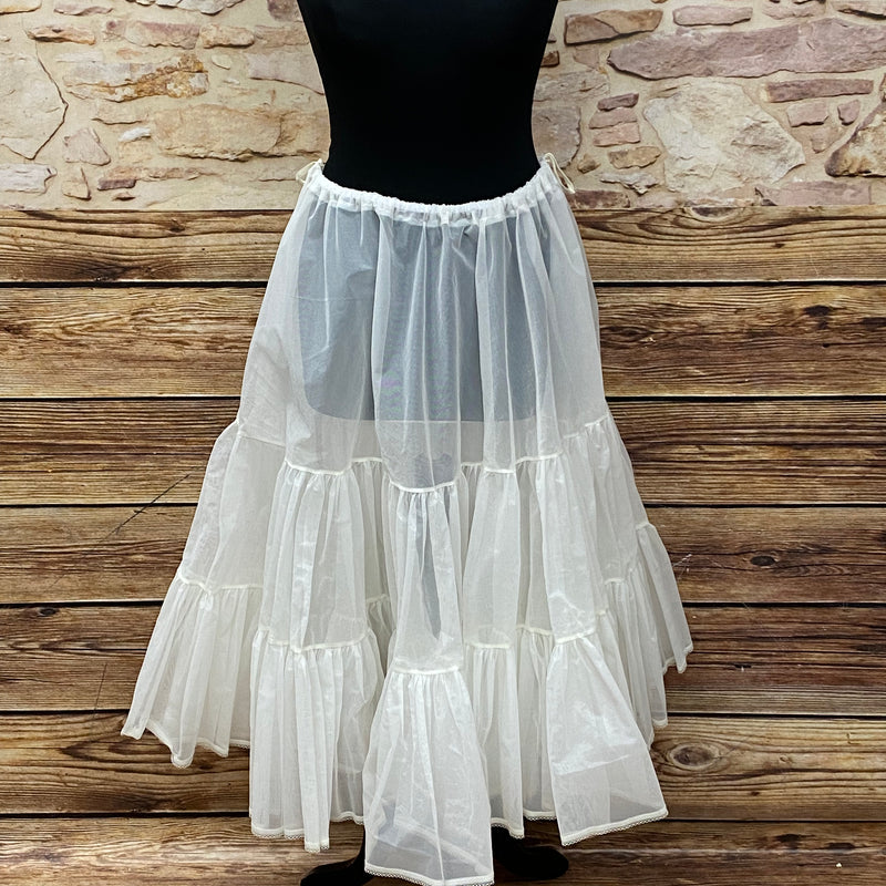 Weißer steifer Vintage-Petticoat Gr. S, 75 cm lang, aus einlagigem Tüll mit weichem Gummibund für 50er-Jahre-Röcke.