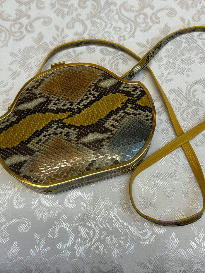 Vintage Pythonleder-Clutch in Gelb‐Braun‐Schwarz mit goldenem Metallrahmen und Schulterriemen