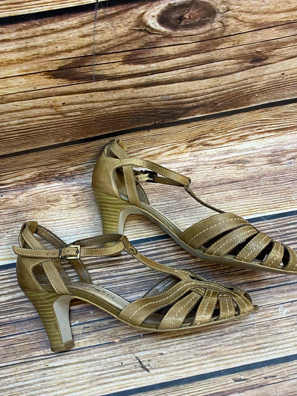 „Detail Vintage Sandalen Damen braun mit Riemchen und Knöchelriemen“