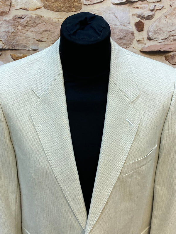 „Detailaufnahme Revers Vintage Sakko Creme strukturierter Stoff“