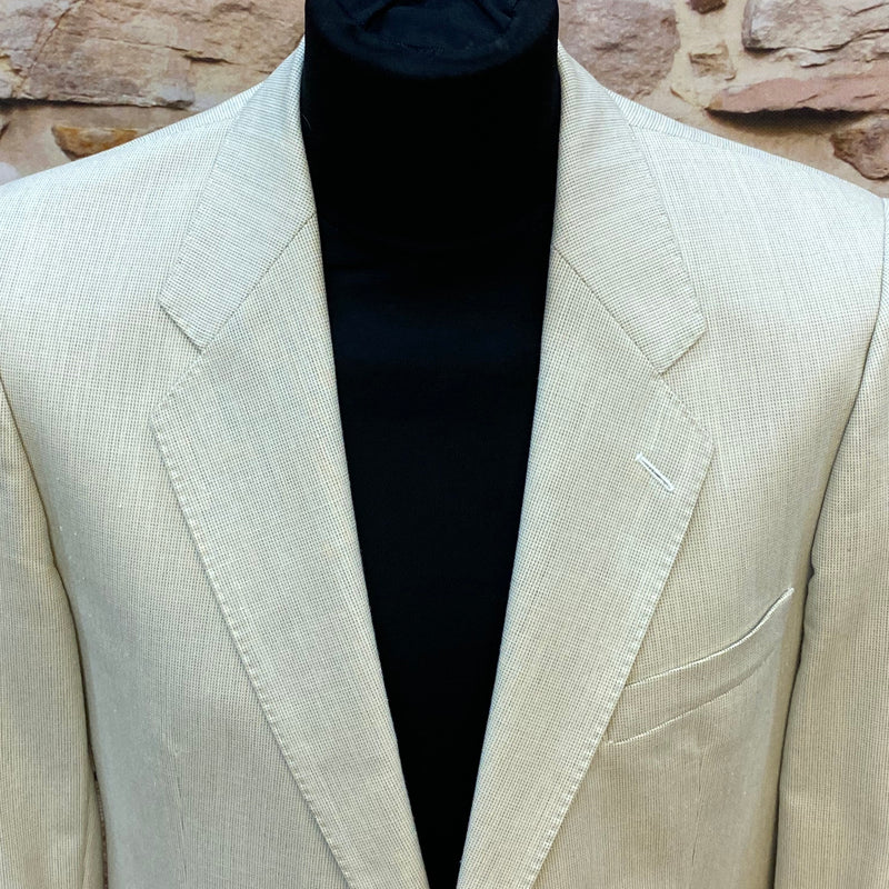 „Detailaufnahme Revers Vintage Sakko Creme strukturierter Stoff“