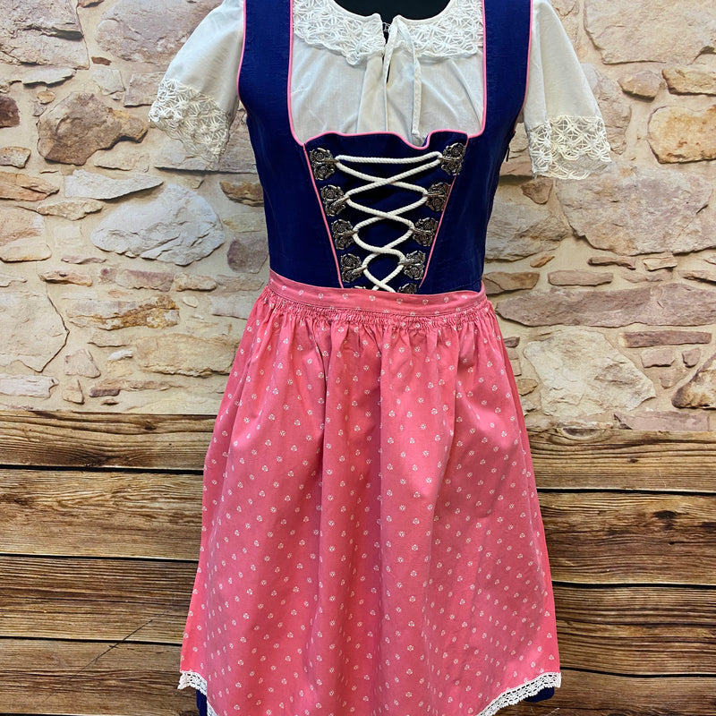 Vintage Salzburger Dirndl Gr. 36 blau mit Schnürung, weißer Bluse und rosa Schürze