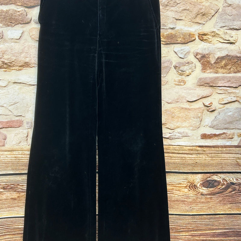 Schwarze Vintage Samthose Gr. 38, 70er Jahre Schlaghose aus Samt mit weitem Bein und authentischem Retro-Stil