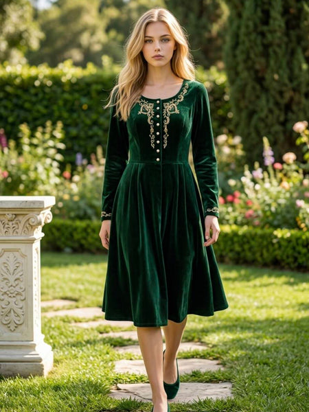 „Vintage Samtkleid grün Trachtenkleid Damen 70er Jahre mit goldener Stickerei“