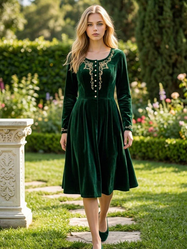 „Vintage Samtkleid grün Trachtenkleid Damen 70er Jahre mit goldener Stickerei“