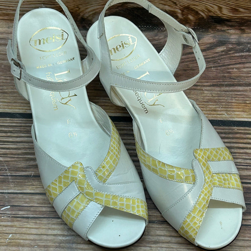 Elfenbeinfarbene Vintage -Sandalen aus Leder mit gelben Kroko-Riemen, Blockabsatz, Größe 40, meisi Made in Germany.