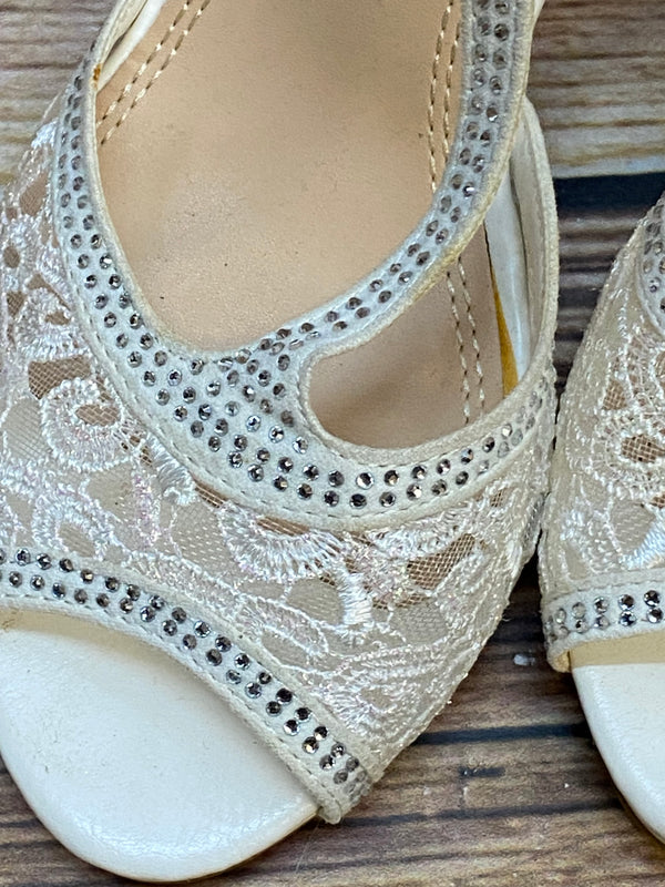 „Vintage Damenschuhe Sandaletten creme Absatz Knöchelriemen Gr.38“