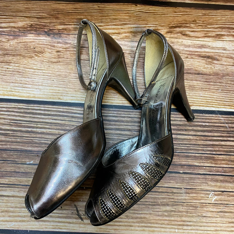 „Elegante Damen Sandaletten silber mit Absatz und Cut-Out Design“