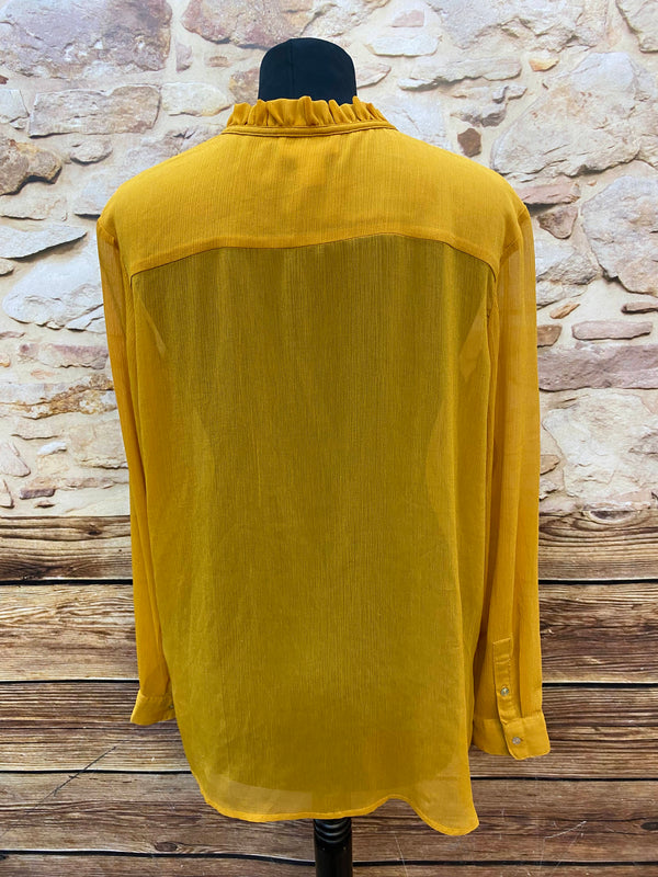 „Gelbe Vintage Bluse mit Knopfleiste und langen Ärmeln Rückansicht“