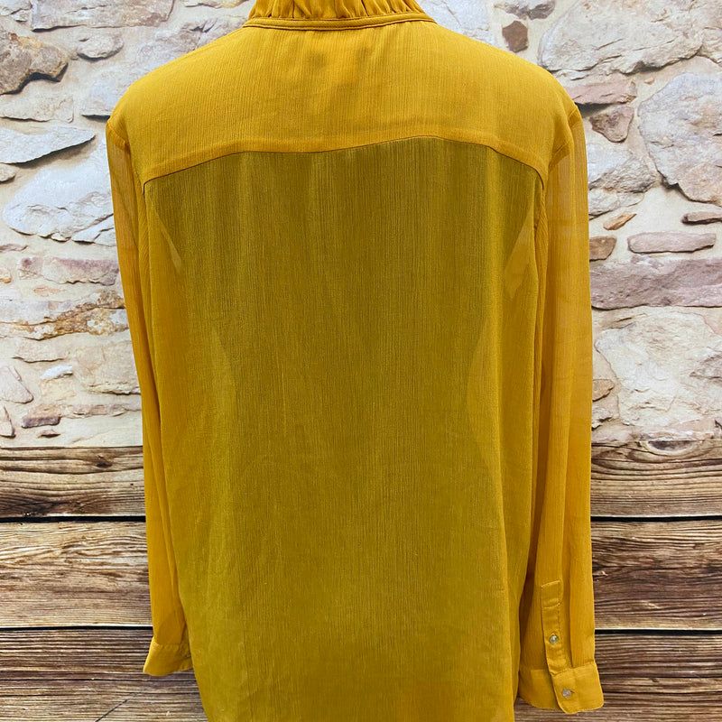 „Gelbe Vintage Bluse mit Knopfleiste und langen Ärmeln Rückansicht“